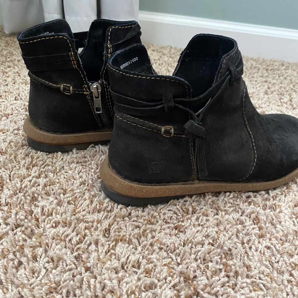 Born black leather Wynter comfort bootie. Worn twice.